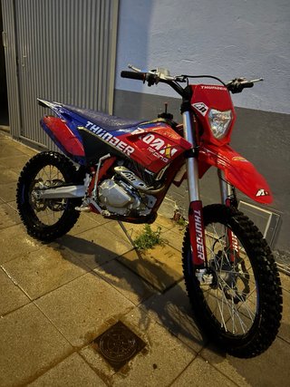 Moto roan Thunder 300cc /roja y azul