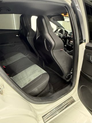 SEAT Leon cupra R310 white edition