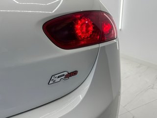 SEAT Leon cupra R310 white edition
