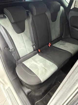 SEAT Leon cupra R310 white edition