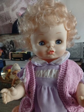 Muñeca rubia con vestido rosa 25 cad. Uno