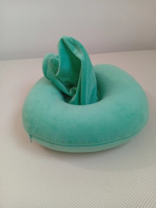 Almohada de viaje con capucha