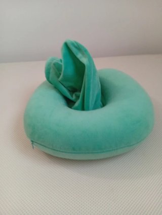 Almohada de viaje con capucha