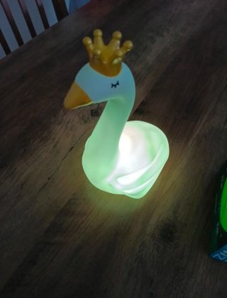 Lámpara Cisne LED Cambia Color Corona Dorada