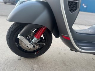 Vespa GTS super 300i Gris