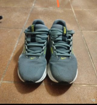 Zapatillas Nike Running Gris y Blanco