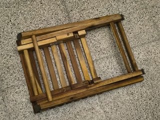 Taburete plegable de madera