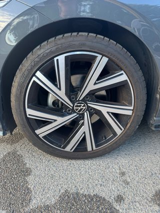 VW Golf R-Line 1.5 eTSi 150cv automatico