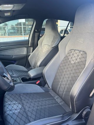 VW Golf R-Line 1.5 eTSi 150cv automatico