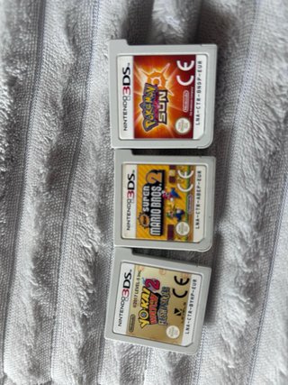 Nintendo 3DS rosa/blanca con 3 juegos