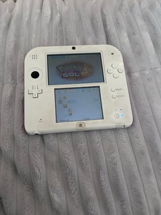 Nintendo 3DS rosa/blanca con 3 juegos