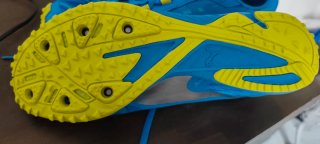 Zapatillas de Cross con clavos  campo a través