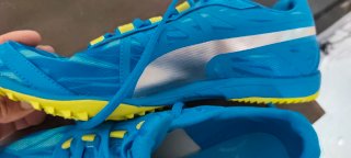 Zapatillas de Cross con clavos  campo a través