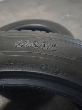 Neumáticos 225/55 R17: 2 Goodyear + 2 Hankook
