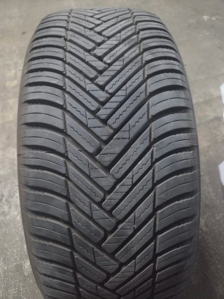 Neumáticos 225/55 R17: 2 Goodyear + 2 Hankook