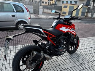 KTM Duke 125cc Negra y Roja 4.600 KM