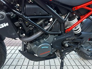 KTM Duke 125cc Negra y Roja 4.600 KM