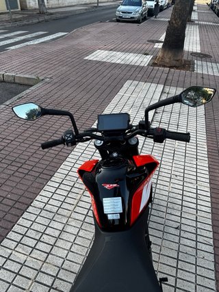 KTM Duke 125cc Negra y Roja 4.600 KM