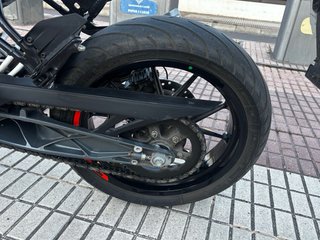 KTM Duke 125cc Negra y Roja 4.600 KM