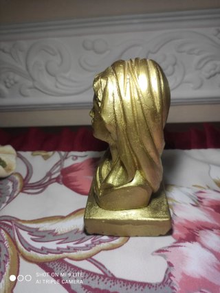 Statua dorata testa Madonna