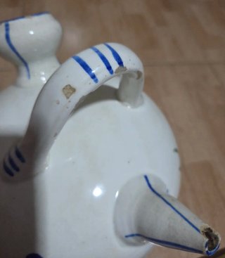Botijo de cerámica pintado a mano