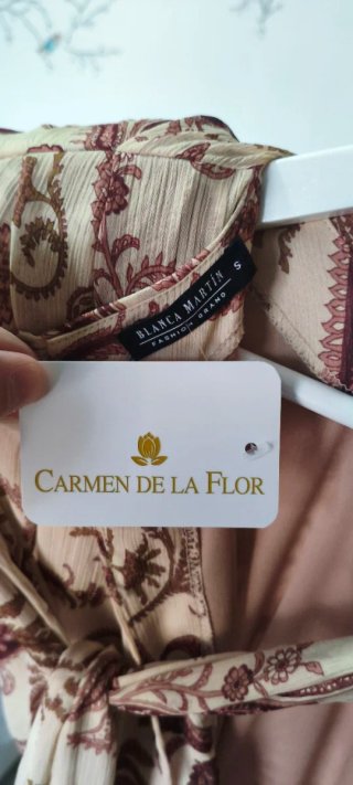 Traje de evento estampado paisley