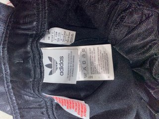 Chándal Adidas negro y dorado Talla 13-14