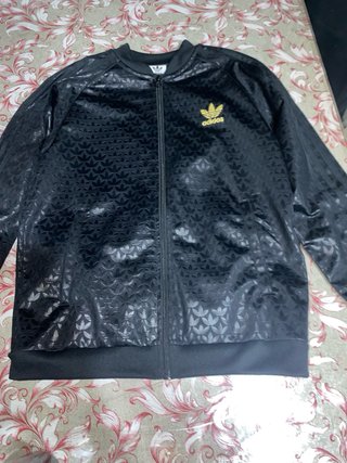 Chándal Adidas negro y dorado Talla 13-14