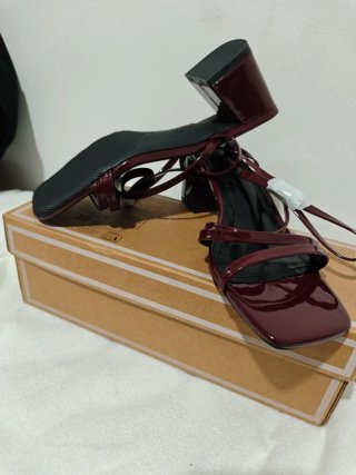 Sandalias vino tinto de tacón