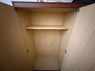 Armario de madera con 4 puertas