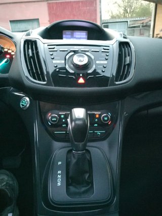 FORD KUGA TITANIUM.(CAJA DE CAMBIOS AVERIADA ).
