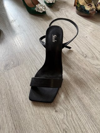 Zapatos de tacón negros