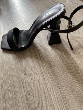Zapatos de tacón negros