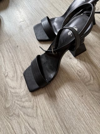 Zapatos de tacón negros