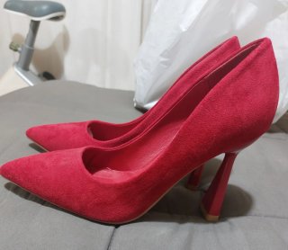 Zapatos de tacón rojos