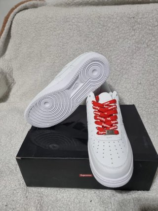Nike Air Force 1 x Supreme Blancas