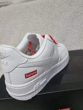 Nike Air Force 1 x Supreme Blancas