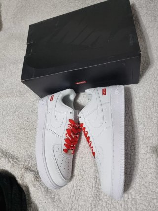 Nike Air Force 1 x Supreme Blancas