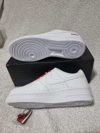 Nike Air Force 1 x Supreme Blancas