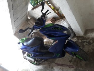 Yamaha Aerox Azul y Verde