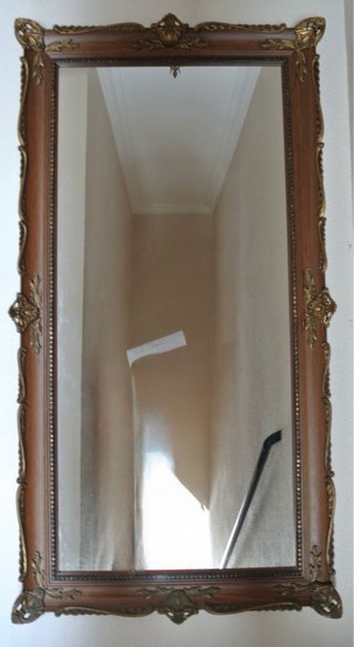 Conjunto vitrina clásico madera, aparador y espejo