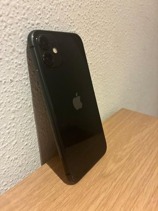 iPhone 11 64GB + Accesorios