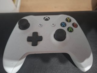 Xbox One S Microsoft Blanca con su mando