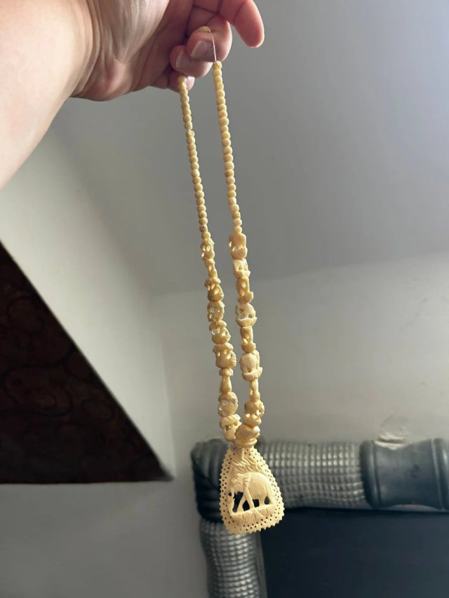 Collar vintage de cuentas de hueso tallado