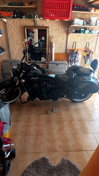 Indian Scout Sixty Negra