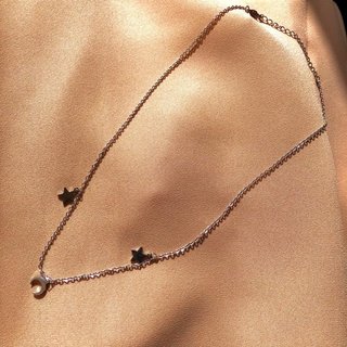 Collar de acero con luna y estrellas