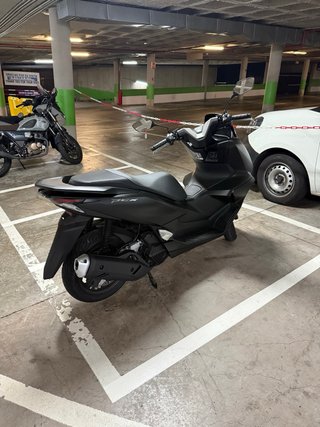 Honda PCX 125cc negro mate 2025 ABS