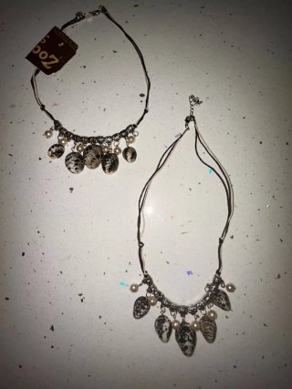 Diferentes collares a 5€ cada uno