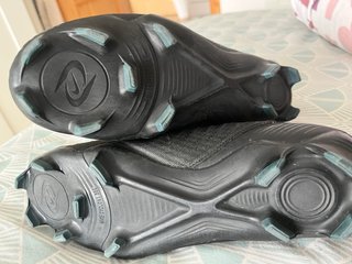 Botas de fútbol Nike negras