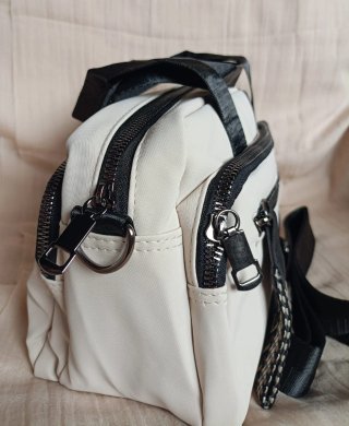 Bolso Bandolera Nylon Suave Blanco Roto y Negro